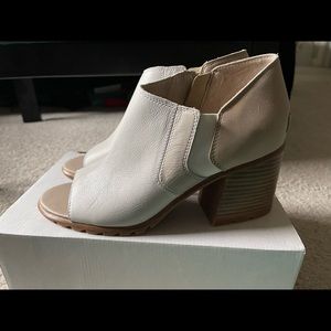 BRAND NEW Sorel Size 10 booties